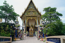 ... komplex chrámů Wat Plai Leam