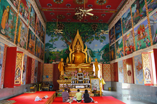 ... komplex chrámů Wat Plai Leam