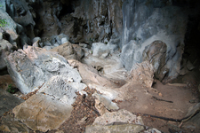 ...krápníková jeskyně na ostrově Ko Wua Ta Lap