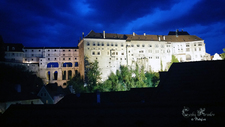 Noční výhled na hrad z hotelu Bílá Paní