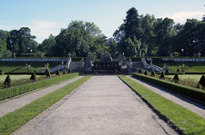 Rokoková kaskádová fontána v zámeckém parku