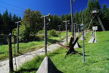 Replika železné opony v zaniklé obci Bučina na Šumavě
