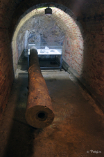 Dřevěné potrubí, jímž byla ve středověku přiváděna voda do městských kašen