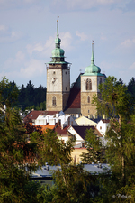 Pohled na kostel sv. Jakuba z kopce Větrník