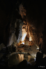 Krasové jeskyně s krápníkovou výzdobou