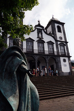 Monte, část města Funchal - bronzová socha císaře u kostela Nanebevzetí Panny Marie /Nossa Senhora do Monte/