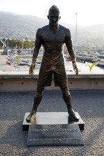 Portugalský fotbalista Cristiano Ronaldo má na rodné Madeiře postavenou sochu