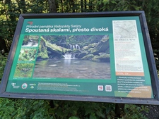 Satinské vodopády v obci Malenovice asi cca 2 km od našich roubenek